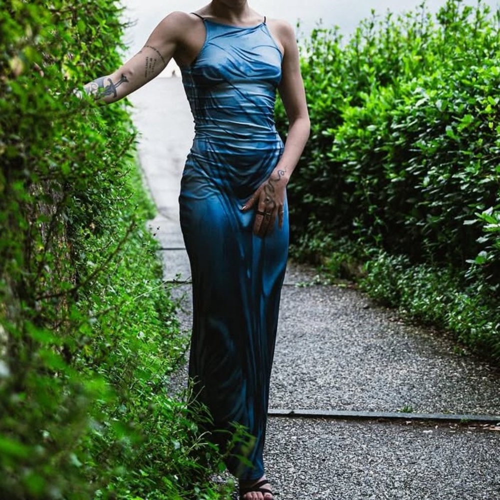 Elegant Blue Dress - Picture 4 of 5